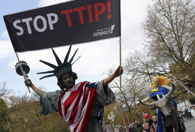 Linke-MdB zu Merkels TTIP-Aussage: „Seid naiv den US-Konzernen gegenüber“  